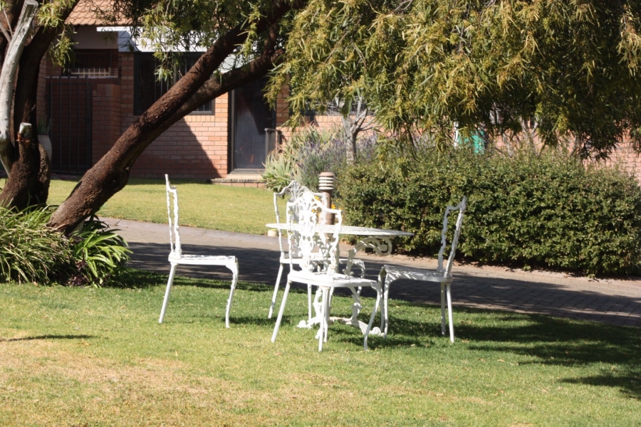 2 Bedroom Property for Sale in Langenhovenpark Free State